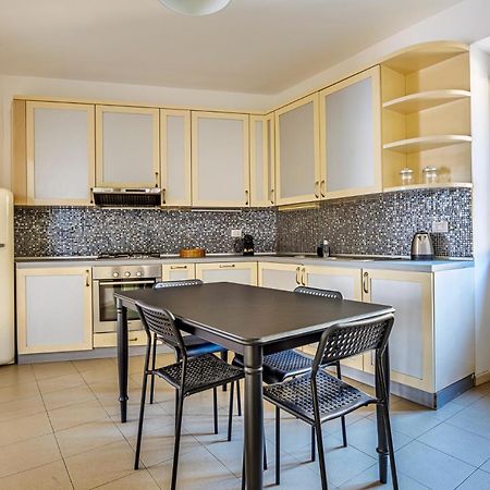 Elegant 2 Bedrooms Apartments Near Duomo ミラノ エクステリア 写真