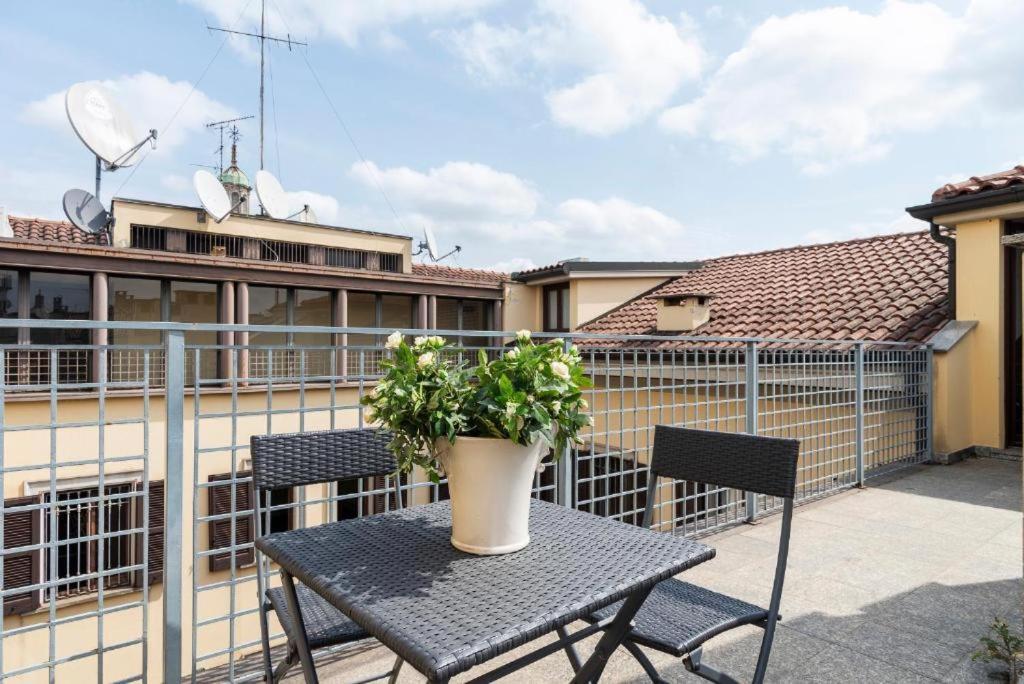 Elegant 2 Bedrooms Apartments Near Duomo ミラノ エクステリア 写真
